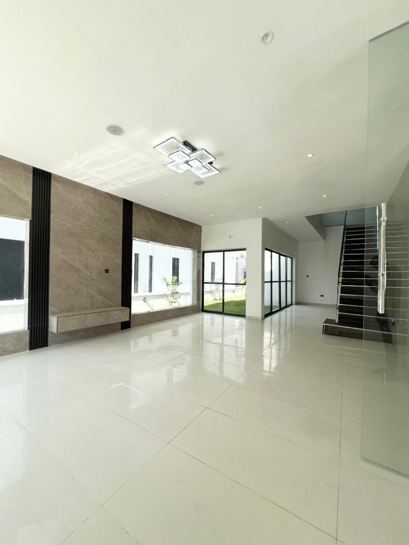 unit-2-5-bedroom-fully-detached-duplex-for-sale (3)