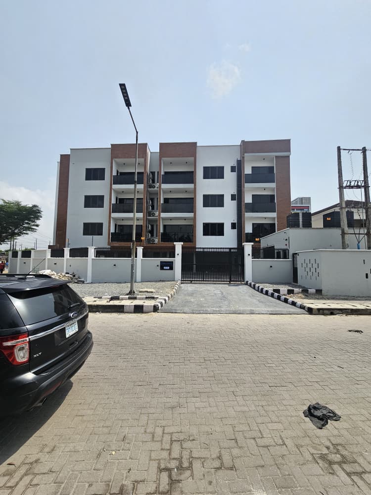 well-built-3-bedroom-apartment-for-sale-lekki-phase-1-lagos (1)