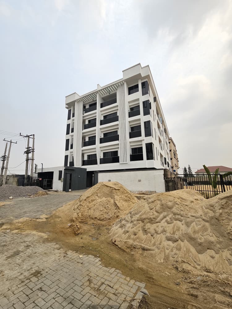 well-built-3-bedroom-apartment-for-sale-lekki-phase-1-lagos (2)