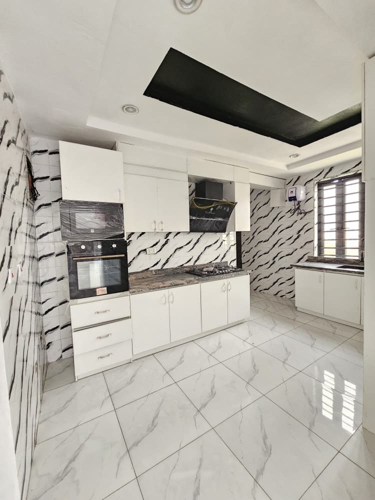 well-built-3-bedroom-apartment-for-sale-lekki-phase-1-lagos (8)