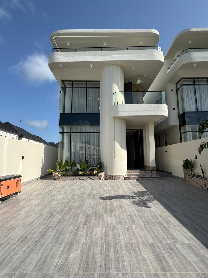 stunning-5-bedroom-house-for-sale-orchid-road-lekki-lagos (10)