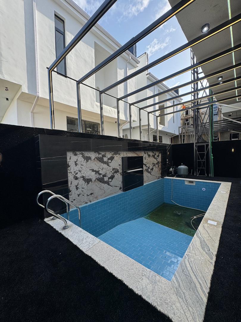stunning-5-bedroom-house-for-sale-orchid-road-lekki-lagos (24)