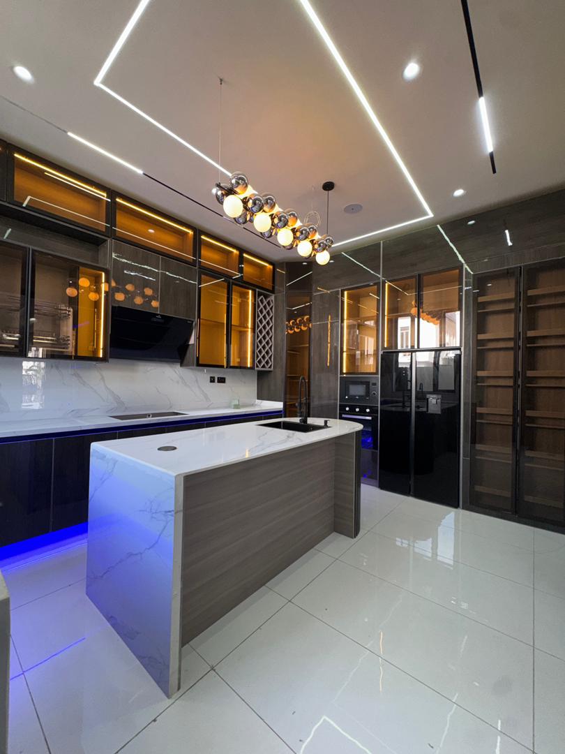 stunning-5-bedroom-house-for-sale-orchid-road-lekki-lagos (28)