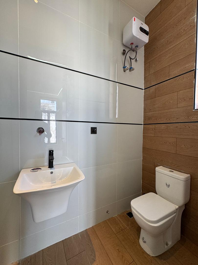 stunning-5-bedroom-house-for-sale-orchid-road-lekki-lagos (8)