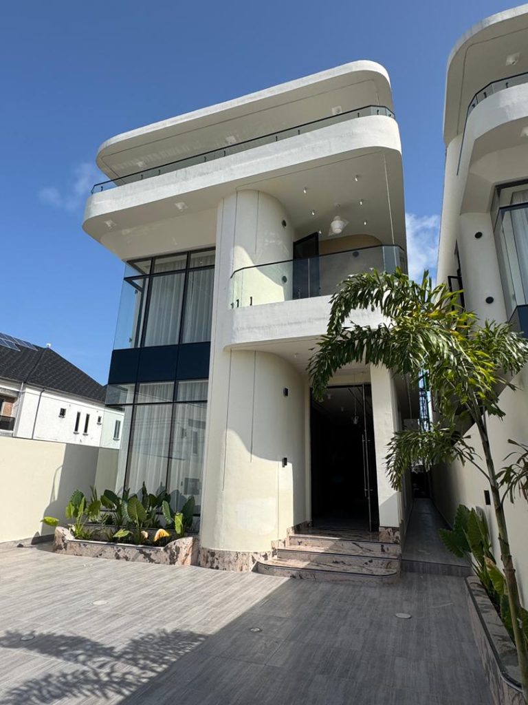 stunning-5-bedroom-house-for-sale-orchid-road-lekki-lagos (9)