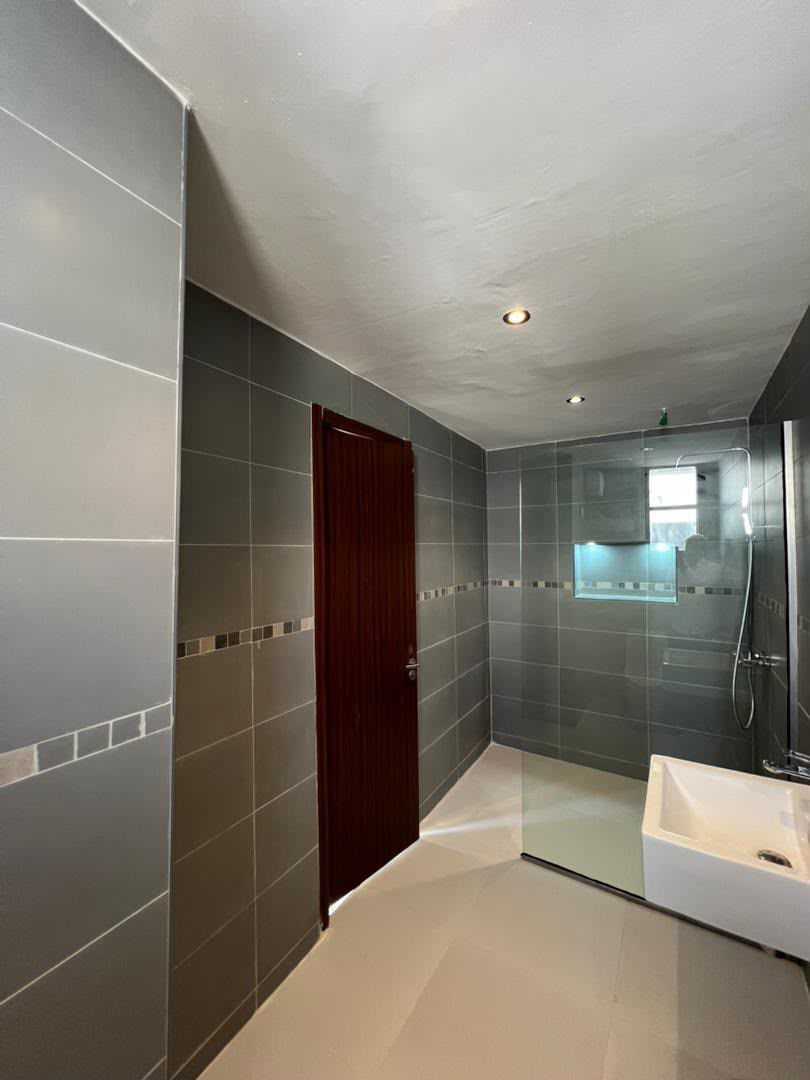 3-bedroom-flat-with-bq-for-sale-lekki-phase-1-lagos (4)